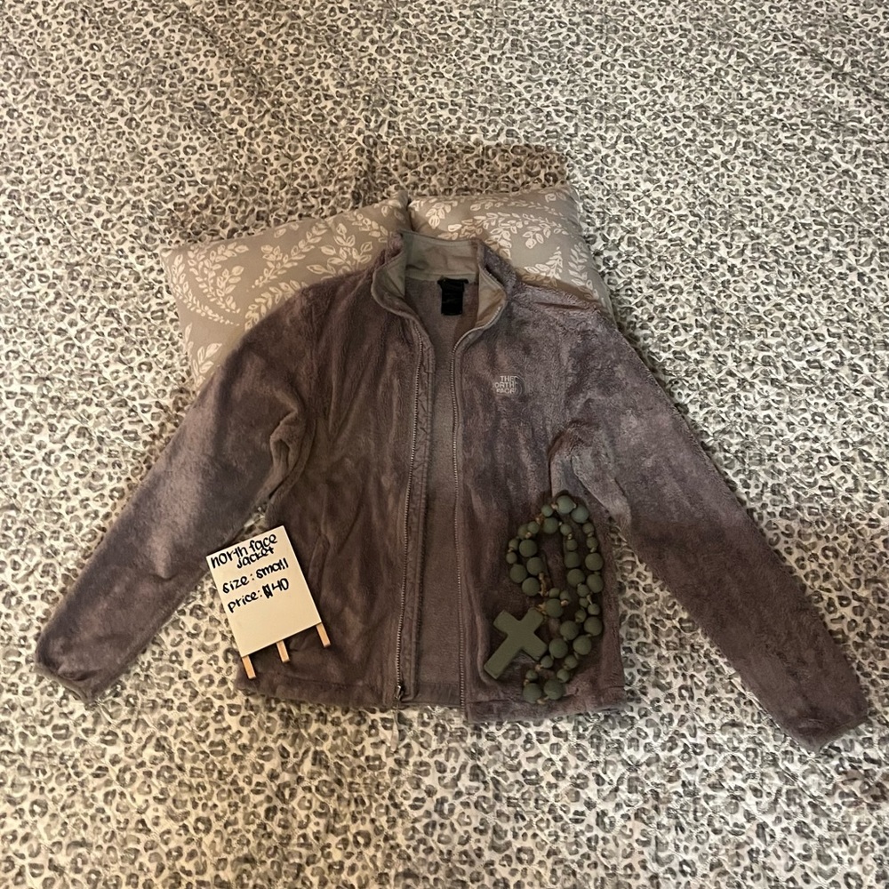 North Face Jacket  Type:Fleece   Size:Small       Color:Gray  Extra:with pockets